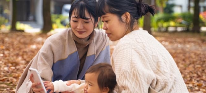 シングルマザーが子守をしながら婚活アプリで再婚活をする